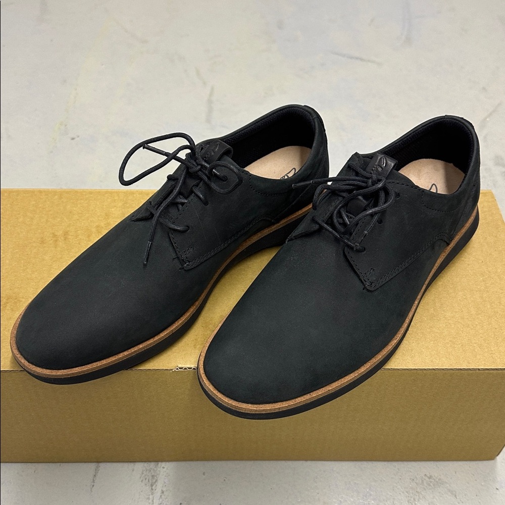 Clark’s Black Banwell Lace-Up Shoes